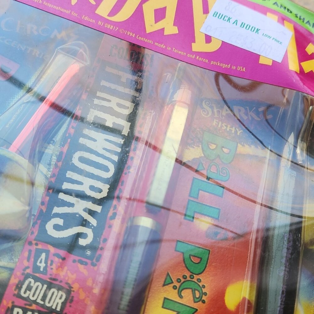 Pentech Oddballz Fireworks Crisis Chromz Sharkz Retractable Pens 90s School Kit - Picture 7 of 15